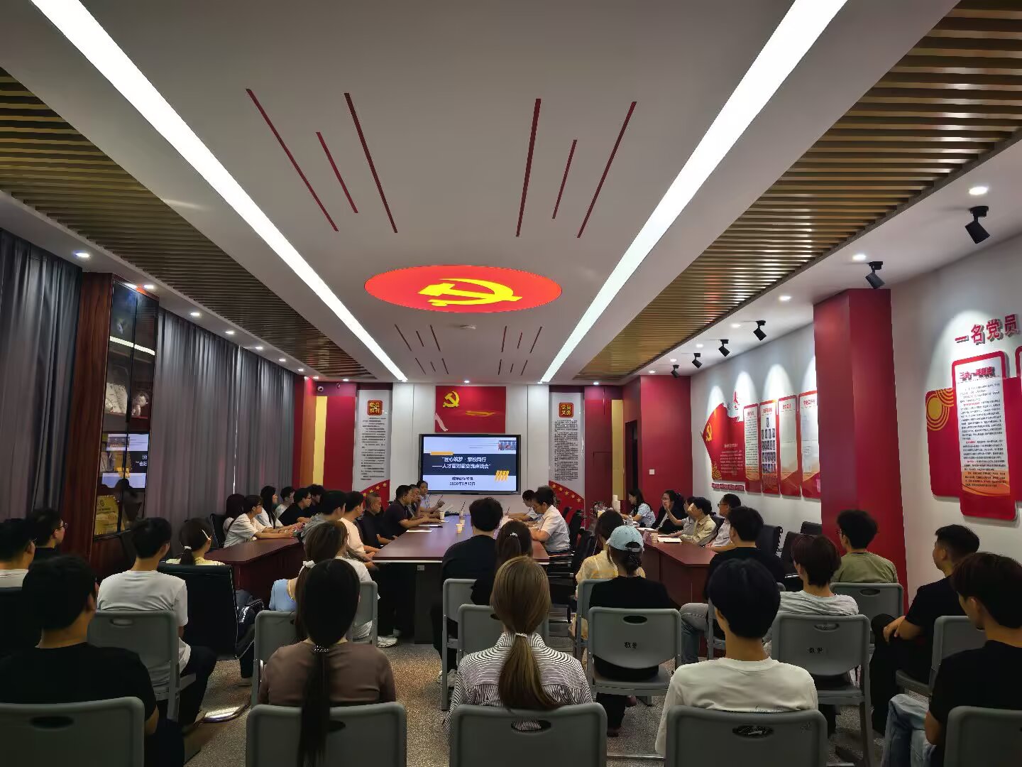匠心筑梦・家校同行——数字商贸学院开展人才面对面交流座谈会
