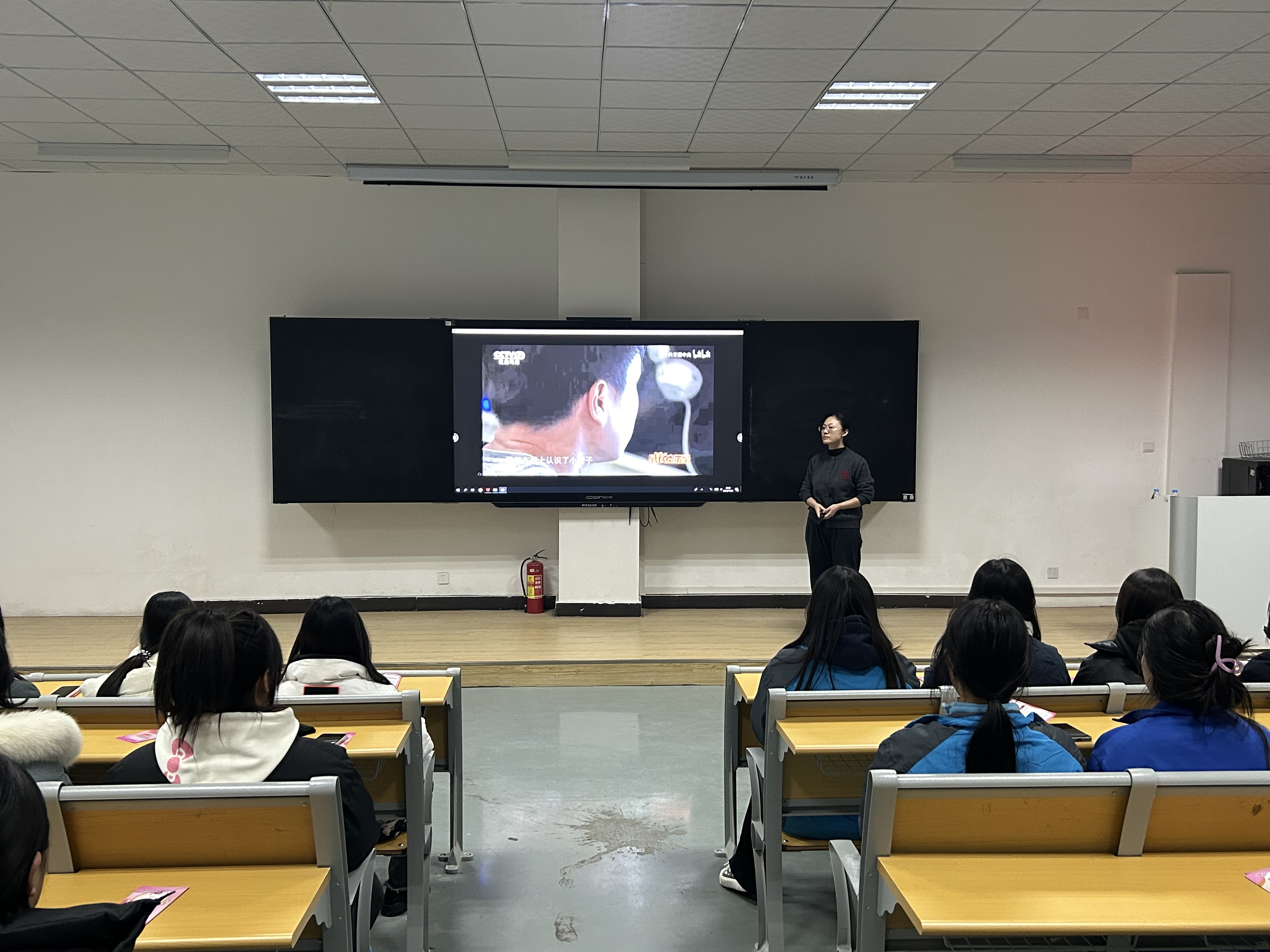 携手抗艾 重在预防——现代服务学院携手妇幼保健院开展科普讲座