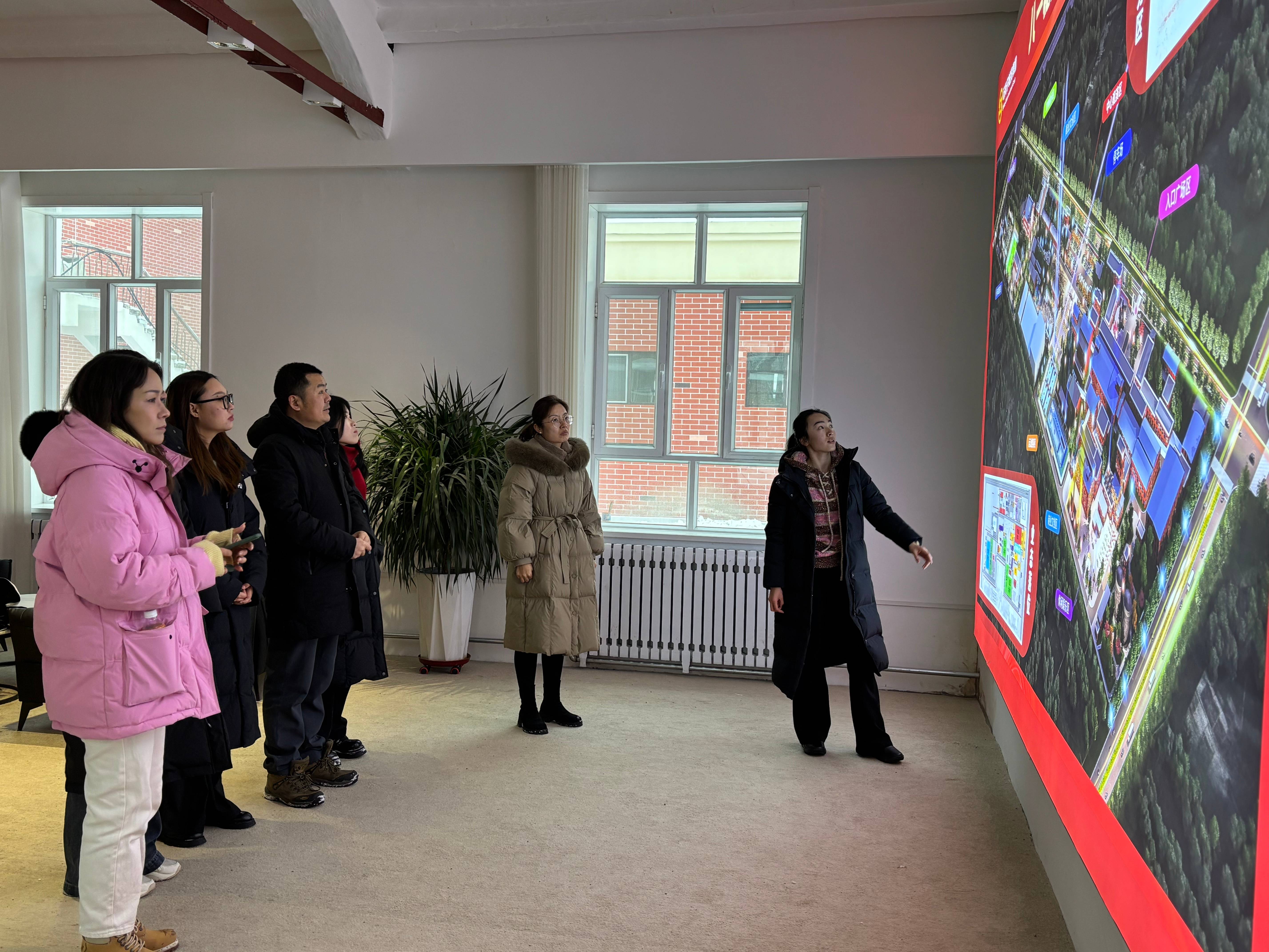 ‌调研冬季冰雪旅游 共谋产业发展新蓝图——现代服务学院调研八一糖厂文创街区