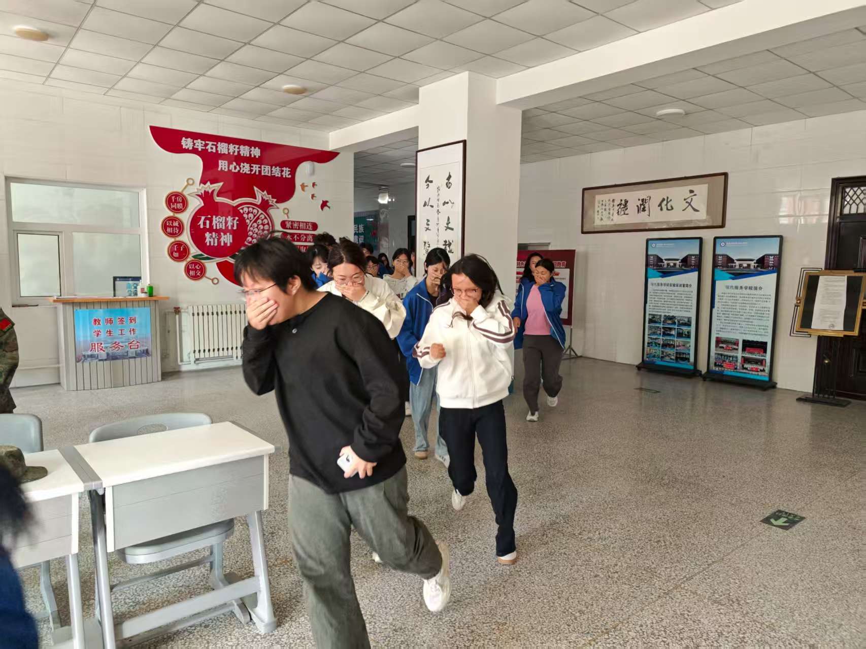 现代服务学院开展“9·18”防空消防联合演练 筑牢校园安全防线