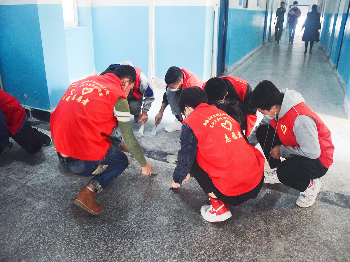 Beat365中文官方网站--信息工程分院开展 “争做环保小卫士”志愿服务活动