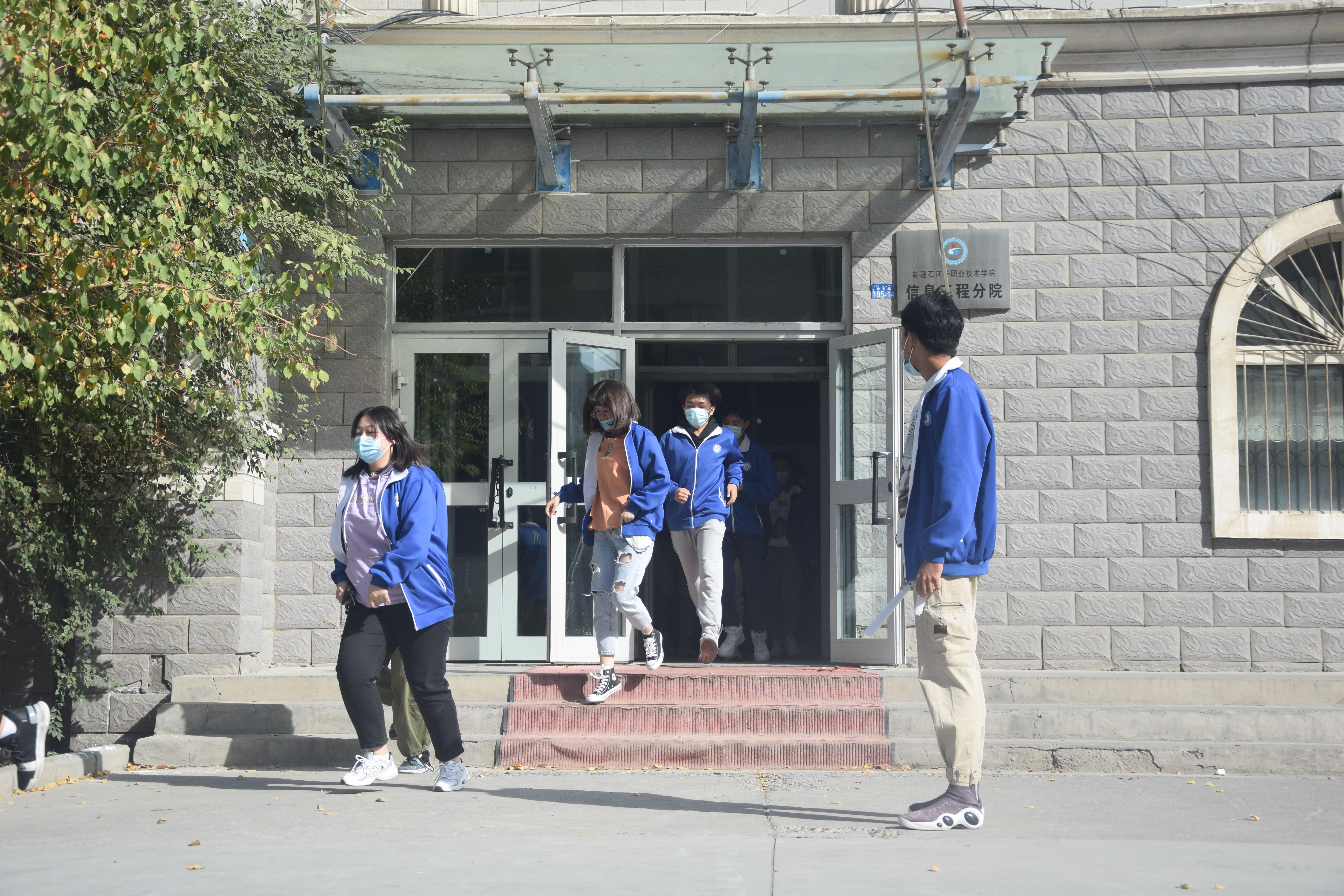 Beat365中文官方网站——信息工程分院开展“119消防宣传”教育月活动