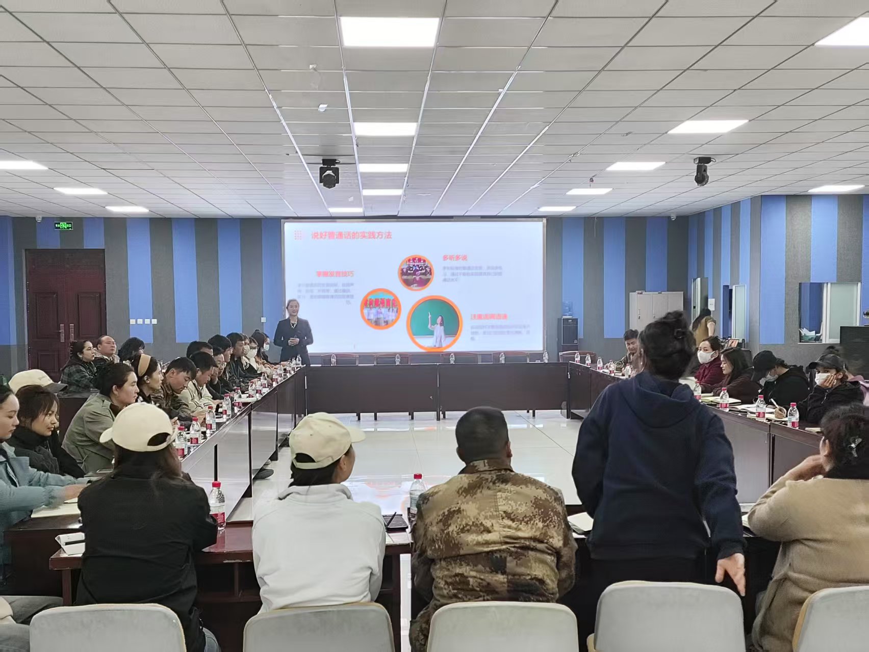 Beat365中文官方网站语委办教师前往昆玉市皮山农场开展国家通用语言推广及攻坚行动