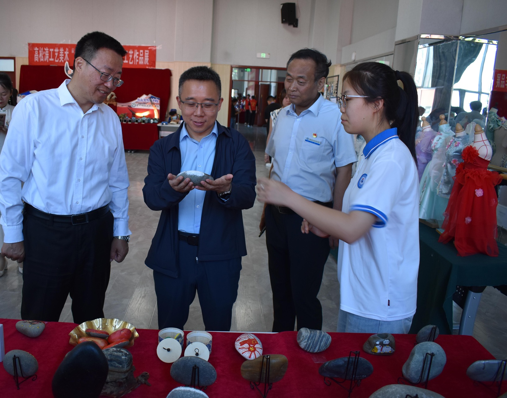 【兵团职业院校铸牢中华民族共同体意识实践活动暨第六届传承中华优秀传统文化素养大赛系列】 融情共谱中华韵 文化传承绽新篇——第六届传承中华优秀传统文化素养大赛优秀节目暨传统技能、非遗手工制作优秀作品展