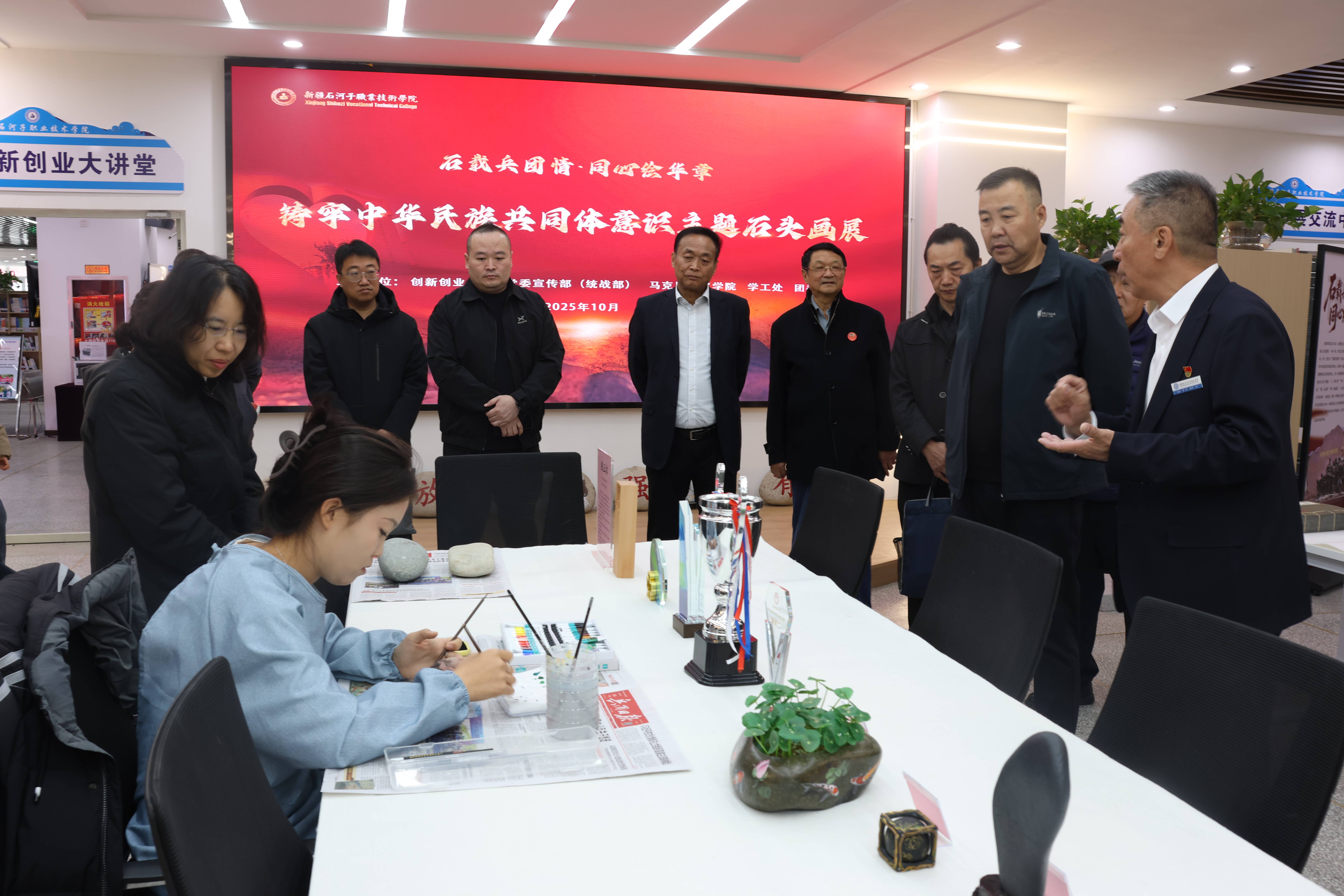 Beat365中文官方网站：石头画串起思政新课堂 四维六融四行模式培育边疆建设新人