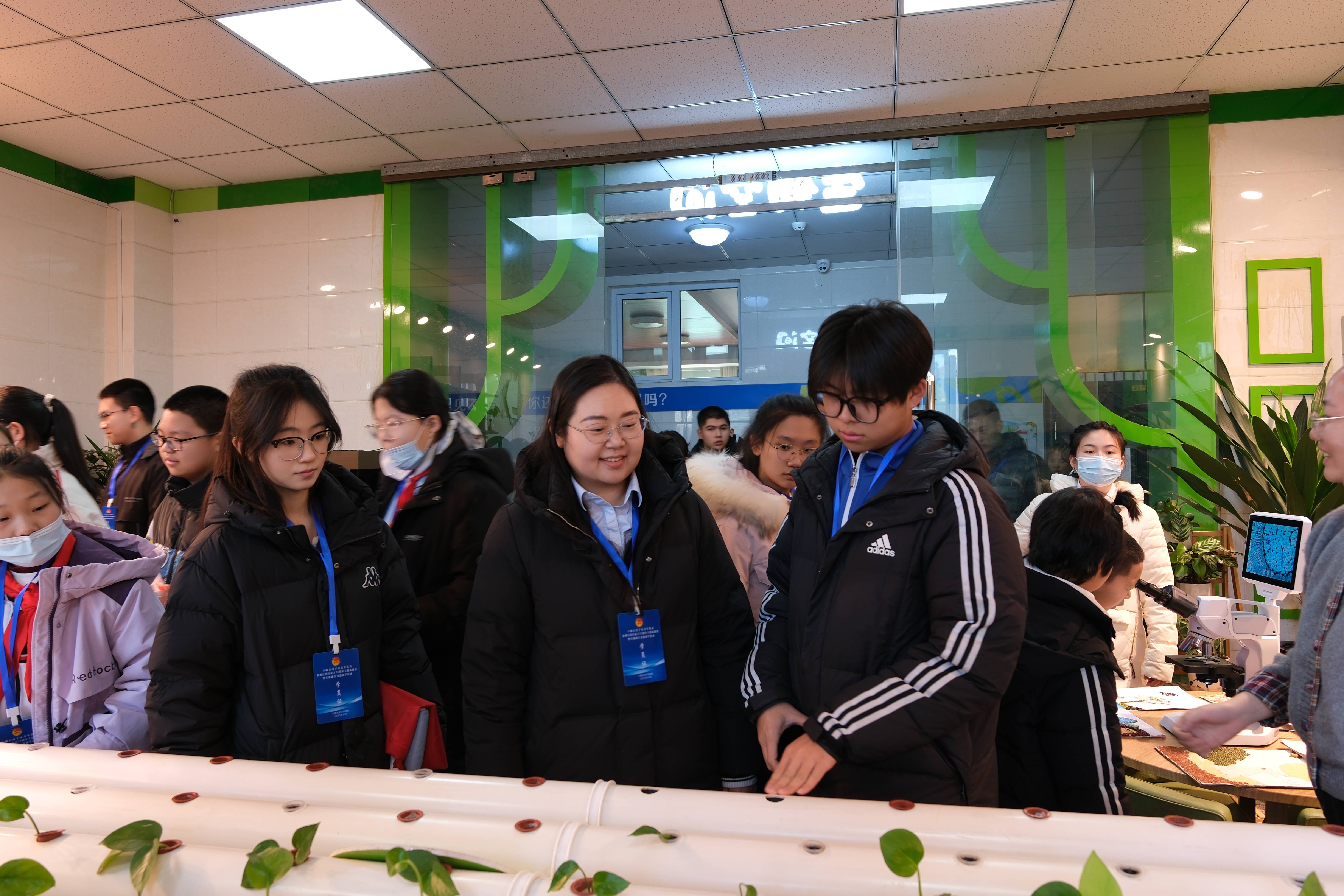 共绘兵地融合新画卷——Beat365中文官方网站师生代表赴乌鲁木齐开展主题研学活动