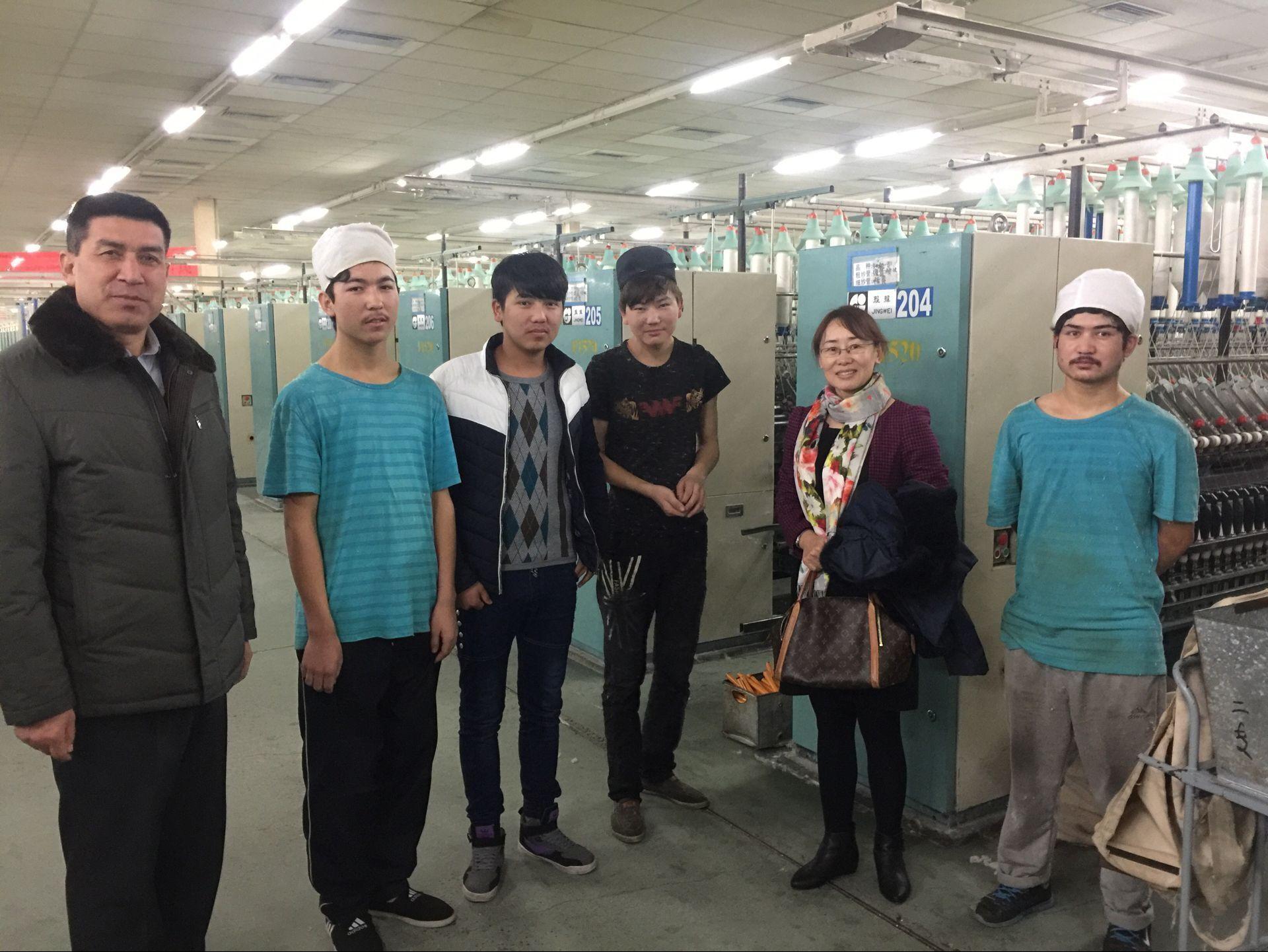 中职分院领导检查“两后生”的实习工作