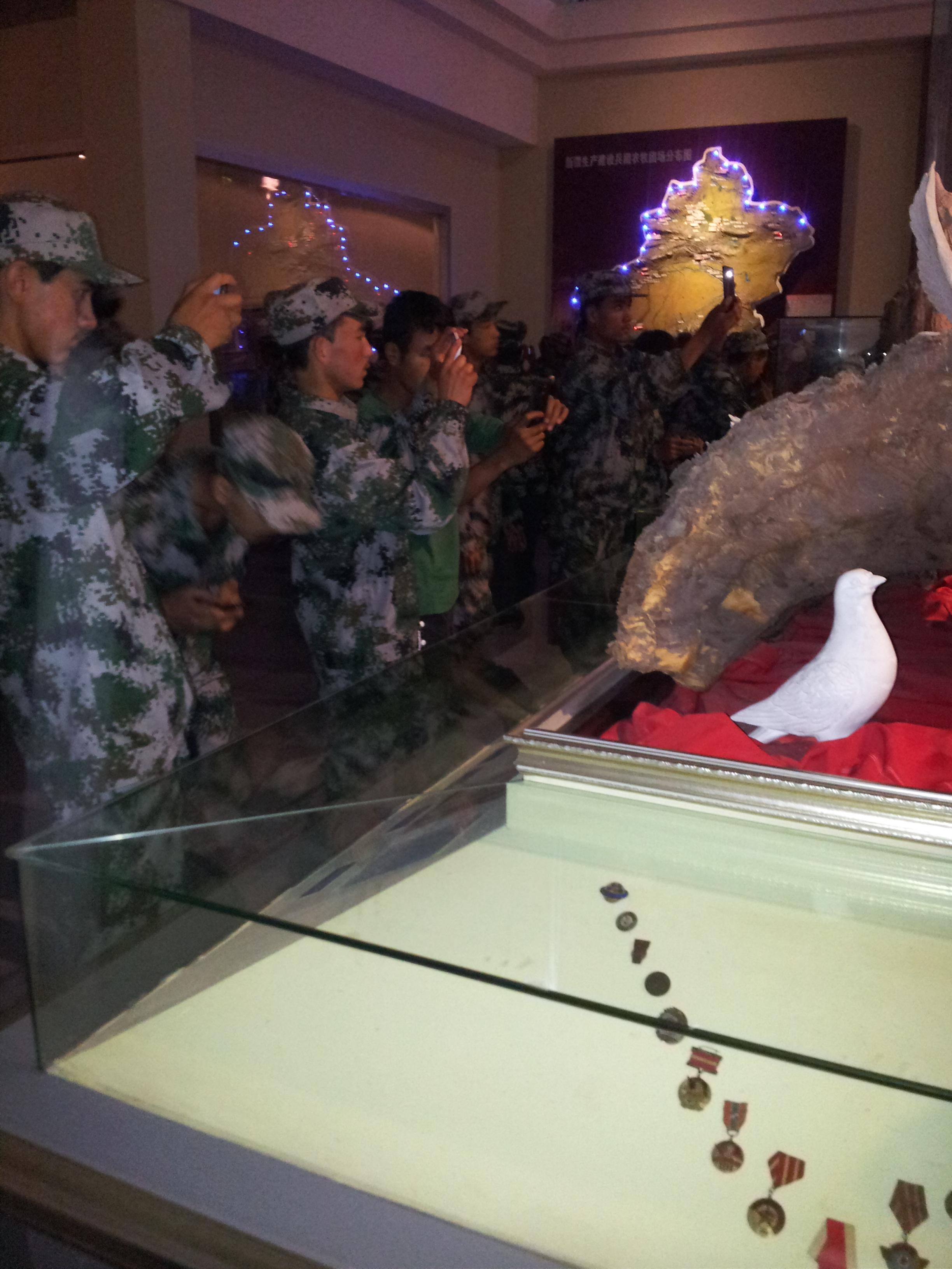 参观军垦博物馆