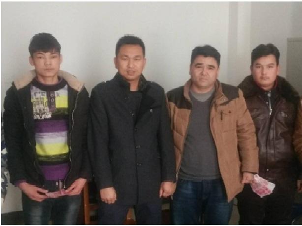 阿克苏地区温宿县古勒阿瓦提乡领导到我校慰问两后生