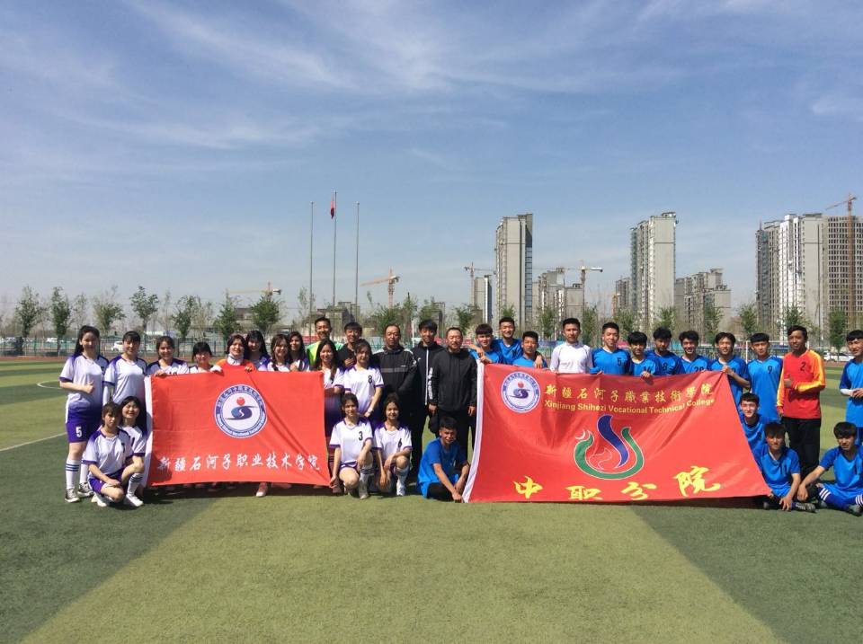 热情挥洒球场,风采尽在足下