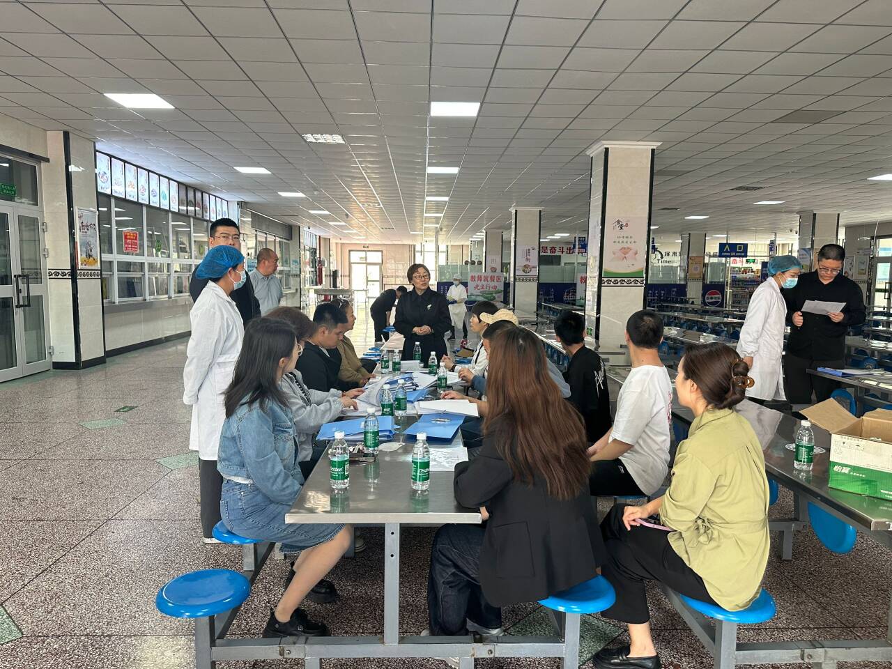 公共基础学院家长餐饮监督委员会开展校园餐饮监督工作